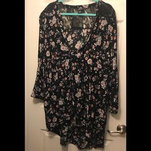 Torrid Hi-Lo Floral & Lace Tunic